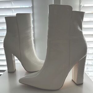 White heel fake crocodile texture boots women’s size 8